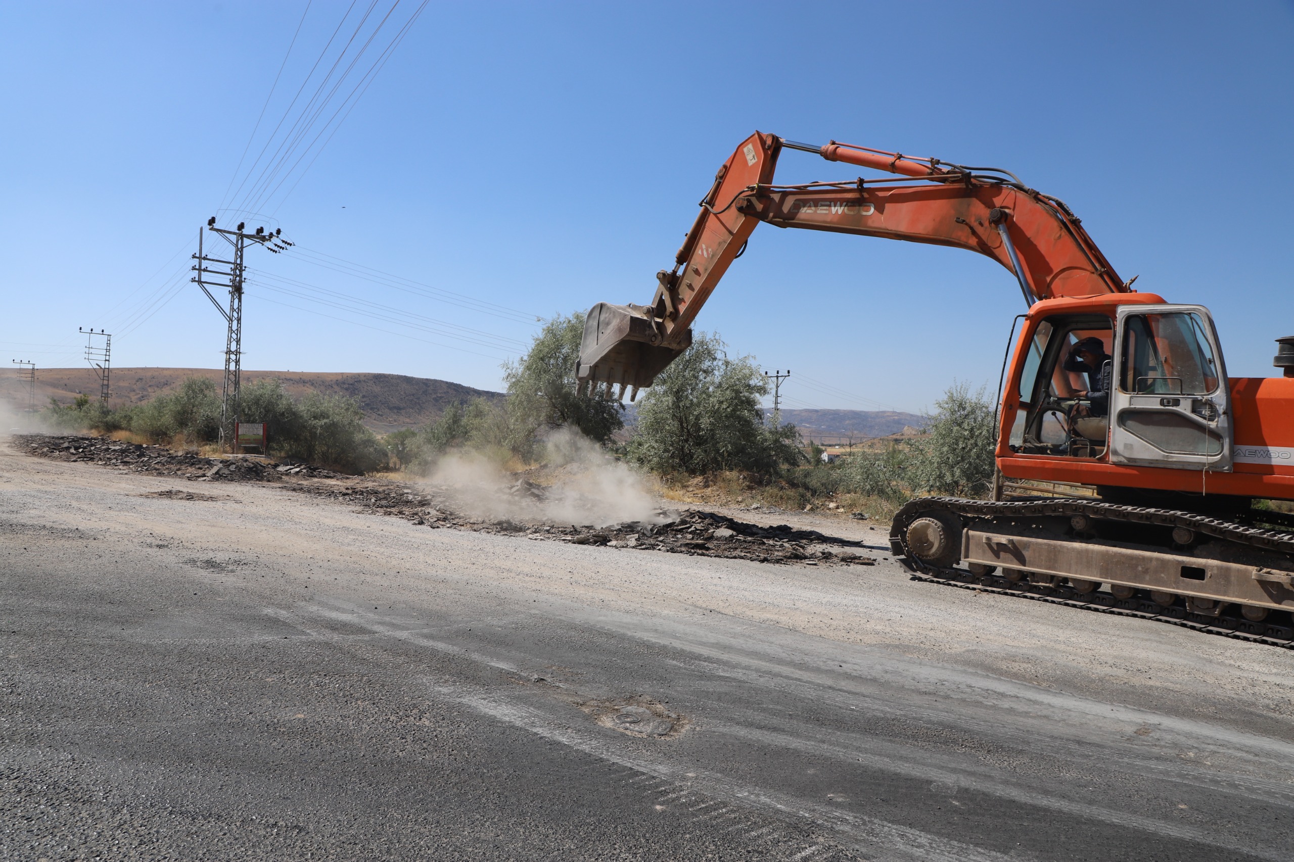 acisu-aile-mezarligina-ulasimi-saglayan-yolda-yapim-calismalarimizi-baslattik